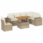 Beige 7-tlg. Garten-Sofagarnitur aus Polyrattan mit Tisch und cremeweißen Kissen.