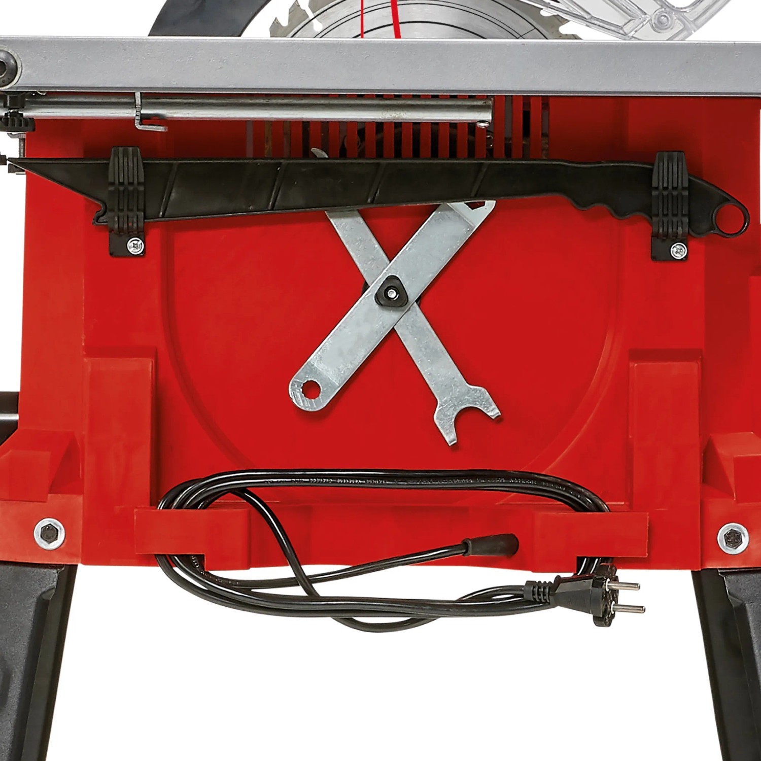Detailansicht der Einhell TC-TS 2225 U Tischkreissäge mit Zubehör und Kabelaufwicklung.