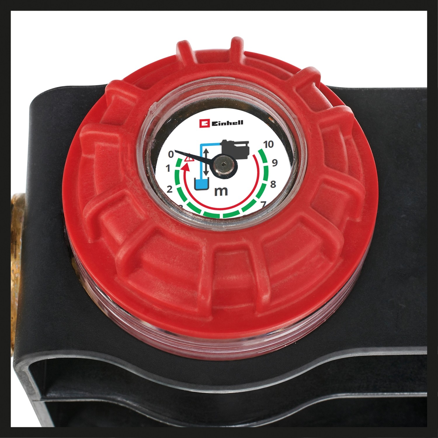 Detailaufnahme der Wasserfüllanzeige der Einhell GE-GP 1246 N FS Gartenpumpe.