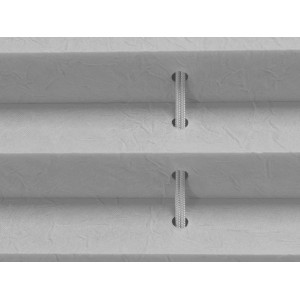 Detailaufnahme: Hellgraues Tageslicht-Spannplissee Valeria, 90x130 cm, mit Zugschnüren.