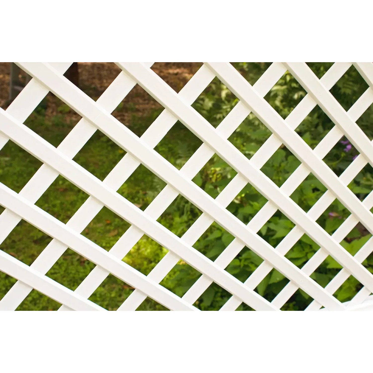 Detailansicht des weißen KHW Pflanzkasten Spaliers. Ideal für Rankpflanzen im Garten oder auf der Terrasse.