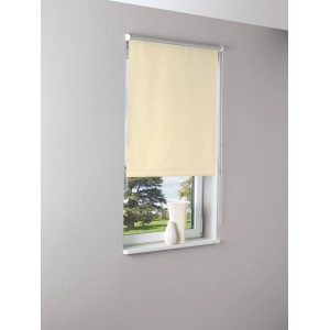 Beiges Hitzeschutzrollo Manresa, 120x175 cm, am Fenster montiert.
