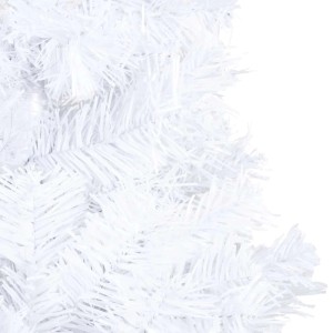 Detailaufnahme: Weißer, künstlicher Weihnachtsbaum mit LED-Beleuchtung und Deko-Kugeln.