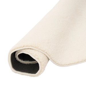 Gerollter, runder, creme-farbener Hochflor Teppich Silky Super Soft von Pergamon, 120x120cm.
