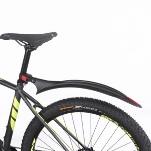 Fischer Spritzschutz-Set 26-29 Zoll am Fahrrad montiert, schützt vor Schmutz.