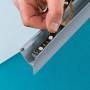 Graues Paulmann Corner Profil (2 m) mit LED-Streifen, montiert an einer Wand.