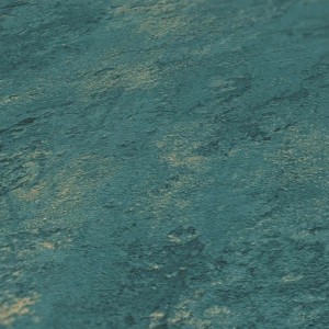 Grün-goldene Vliestapete in Betonoptik mit Metallic-Effekt für Wohn- und Badezimmer.