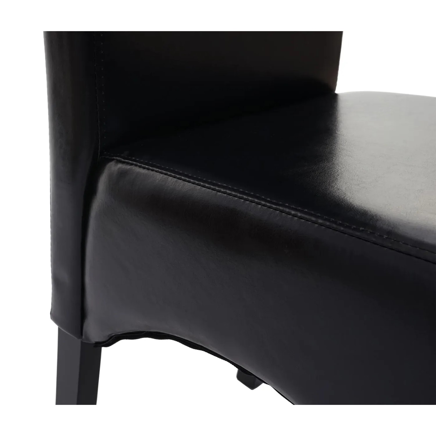 Detailaufnahme: Schwarzer Esszimmerstuhl Crotone mit dunklen Beinen, Lederlook.
