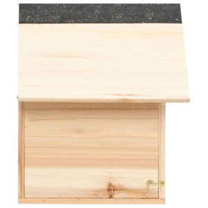 Eichhörnchenhaus aus Tannenholz, naturbelassen mit schwarzem Dach.