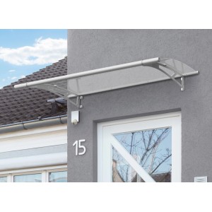 Pultvordach aus Edelstahl und Acrylglas, klar, 150 cm breit, montiert über einer Haustür.