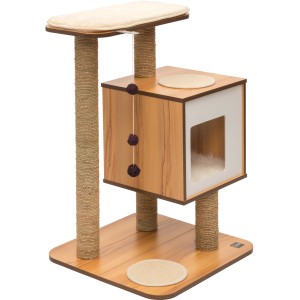 Vesper Kratzbaum Base in Walnuss: Kratzbaum mit Liegeflächen, Kratzsäulen und Spielzeug.