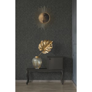 Nahaufnahme: Graue Vliestapete mit Vintage-Muster, leicht strukturiert. Dekorative Wandgestaltung.