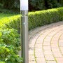 Brilliant Außen-Stehleuchte Bole mit Bewegungsmelder aus Edelstahl und weißem Kunststoff.