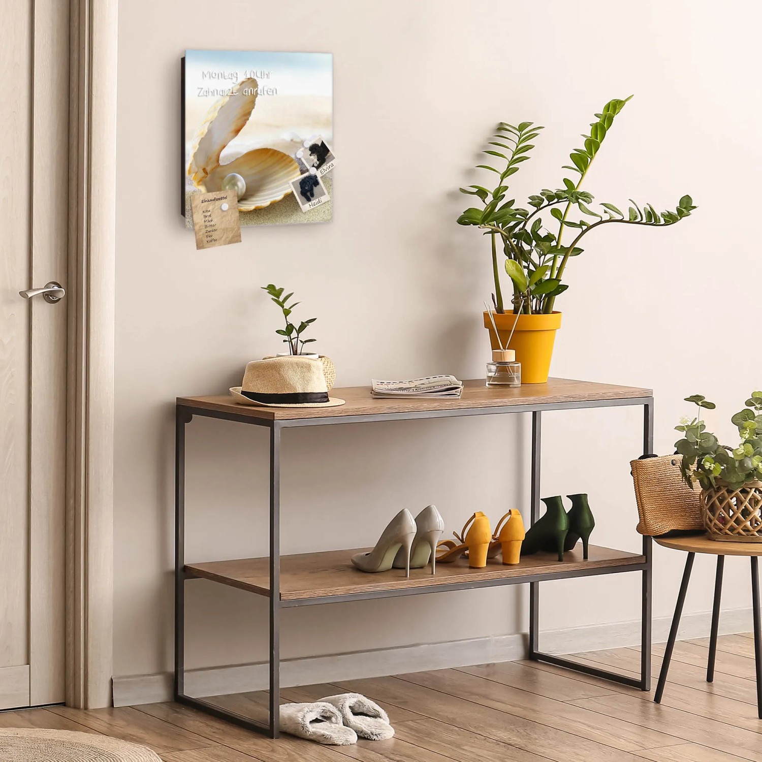 Schwarzer Schlüsselkasten mit Glasfront, Motiv Perlenmuschel, 50 Haken, beschreibbar & magnetisch.