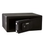 Schwarzer Yale Tresor High Security Safe Laptop 26,9 l mit geöffneter Tür und Zahlencodefeld.