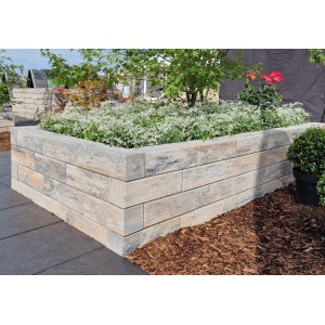 Diephaus Mauerstein Patea Kombi Muschelkalk, Ansicht einer Garteneinfassung.