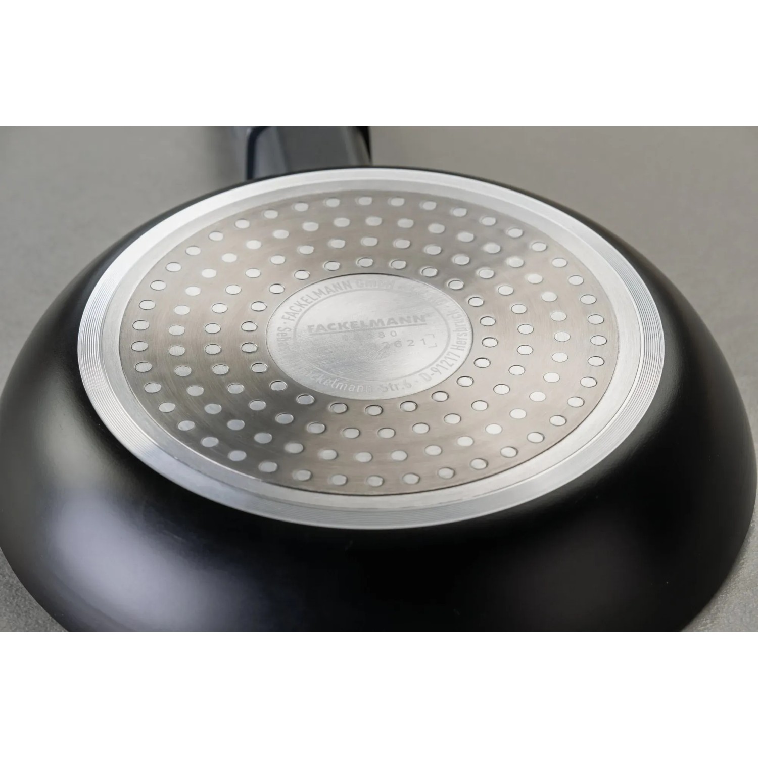 Fackelmann Bratpfanne Statement 20 cm, Unterseite mit Wabenmuster für knusprige Ergebnisse.