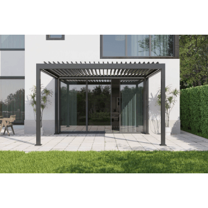 MWH E-Pergola Solar Turn C110, anthrazit, mit verstellbaren Aluminiumlamellen auf Terrasse vor Haus.