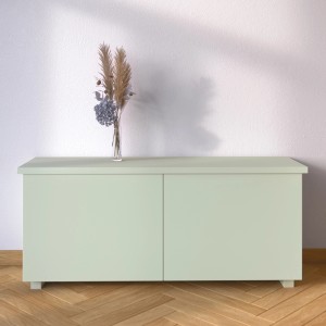 CREATE! by OBI Buntlack Maja Jadegrün seidenmatt auf Kommode mit Deko.