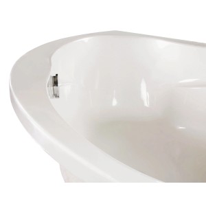 Detailaufnahme der weißen Calmwaters Eckbadewanne aus Acryl, 140x140 cm.