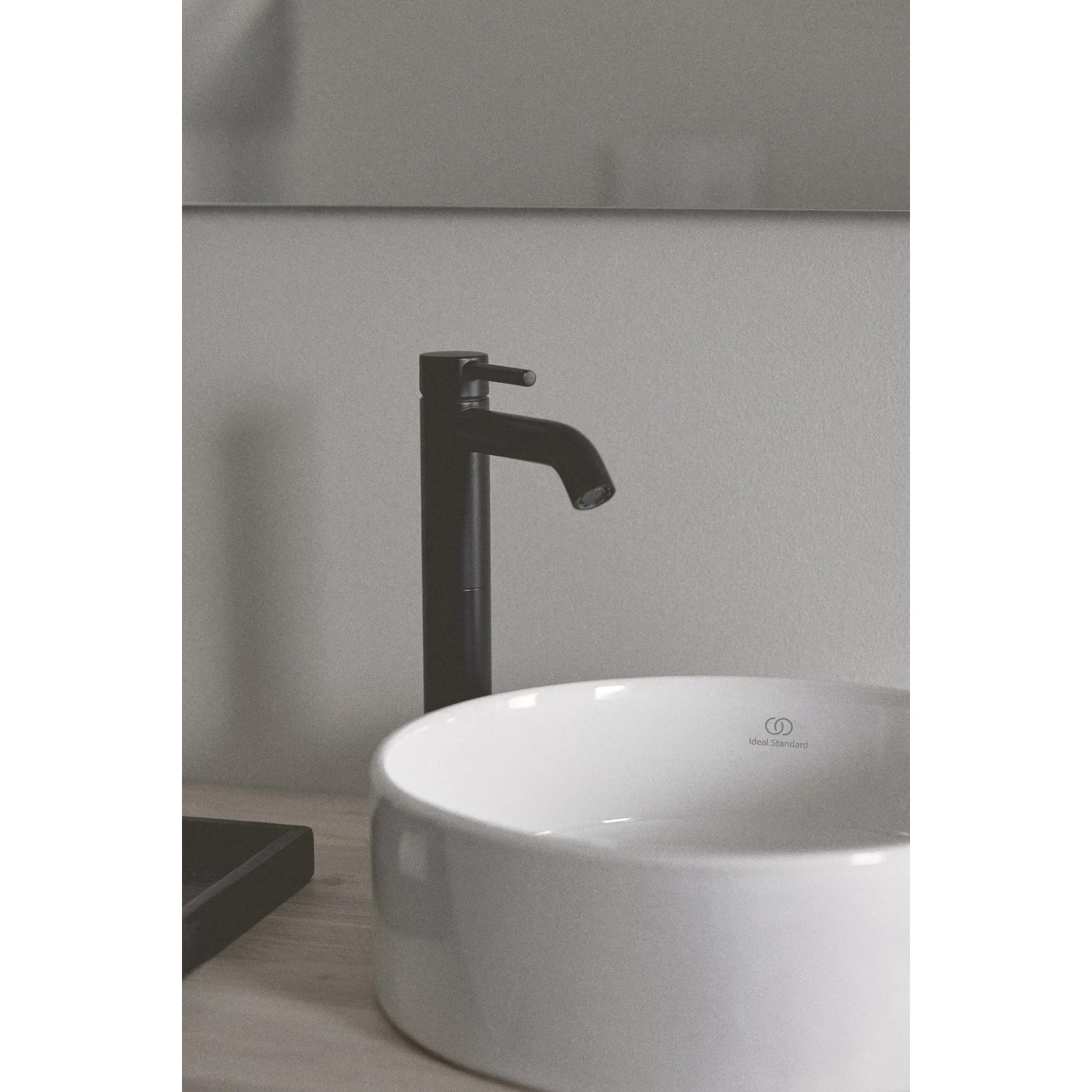 Ideal Standard Ceraline Waschtischarmatur mit hohem Sockel in Schwarz