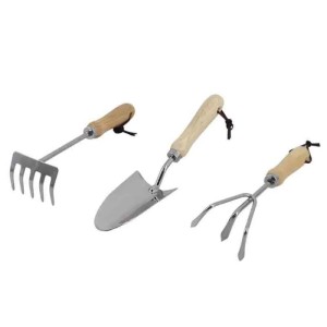 Galaflor Kleingeräte Set: Blumenkelle, Handgrubber, Rechen aus Edelstahl mit hellen Holzgriffen und Aufhängeloch.