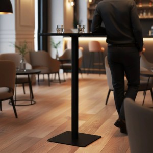 Schwarzer Stehtisch Sharon mit quadratischer Platte und Metallgestell in moderner Bar-Umgebung. Perfekt für Lounge.