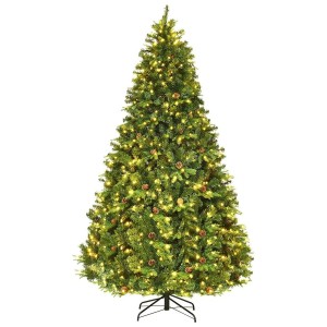 Grüner künstlicher Weihnachtsbaum 240 cm mit warmweißen LEDs, Kiefernzapfen und schwarzem Metallständer.