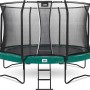 Grünes Salta Trampolin First Class ø 366 cm mit Sicherheitsnetz und Leiter.