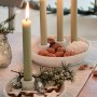 Adventsdeko mit Kerzen, Nüssen und Sternen, hergestellt mit Ultrament Bastel Beton.