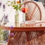 Runder Balkontisch Bandon in Terrakotta mit Glasplatte, ideal für Balkon oder Terrasse.