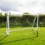 Weißes Fußballtor 3.6m x 1.8m mit Netz und Maßen auf Rasen für Garten oder Sportplatz.