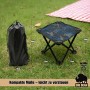 Kompakter BigDean Dreibeinhocker mit Tarnmuster-Sitzfläche und schwarzer Tragetasche auf Gras. Ideal für Camping, Angeln.