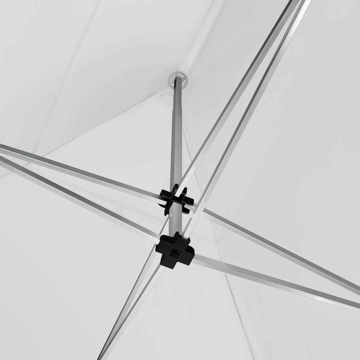 Detailaufnahme des weißen Faltpavillons Viola, Fokus auf Aluminiumgestell und Verbindungsstücke.