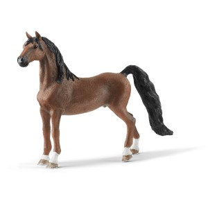 Detailgetreue Schleich Horse Club Figur: American Saddlebred Wallach, braunes Fell, schwarze Mähne.