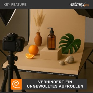 Walimex Pro Magnet-Beschwerungsband fixiert braunen Papierhintergrund im Fotostudio. Verhindert Aufrollen für professionelle Aufnahmen.
