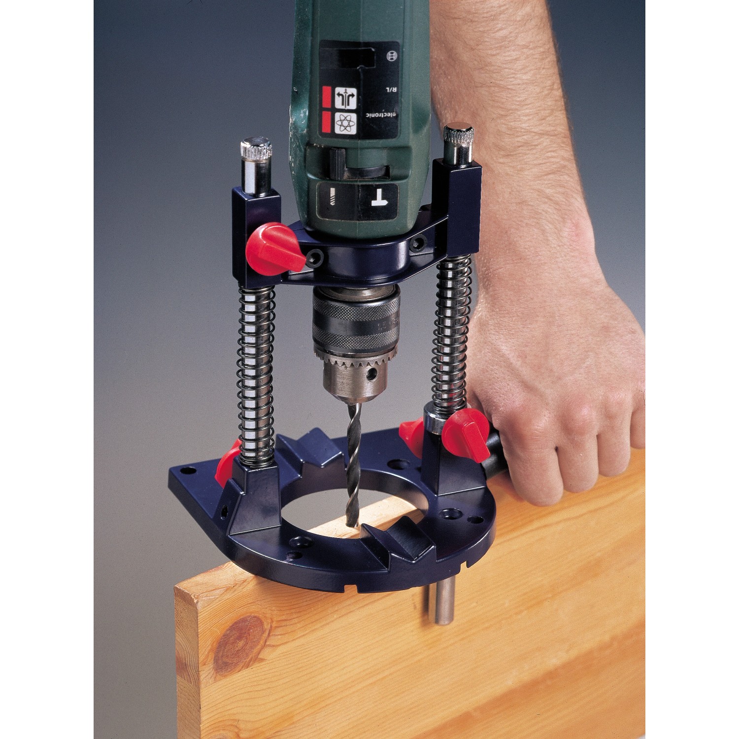 направляющая для вертикального сверления. стойка (423 мм; шаг 60 мм) для дрели graphite 56h655. Kwb 7784-00. I. Wolfcraft 4525404.